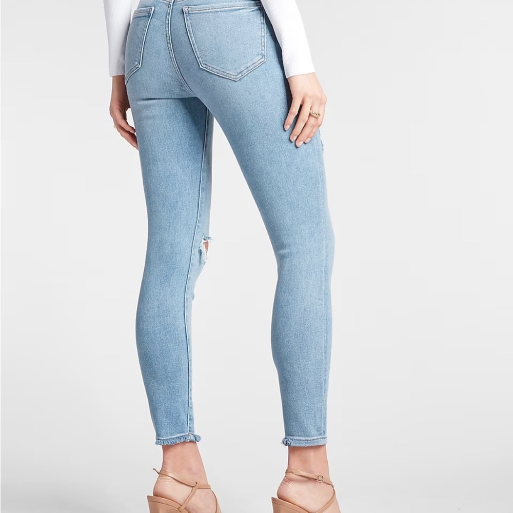 NWT Express Brand High Waisted Light Wash Ripped Skinny Jeans. Medium Wash - Picture 2 of 5